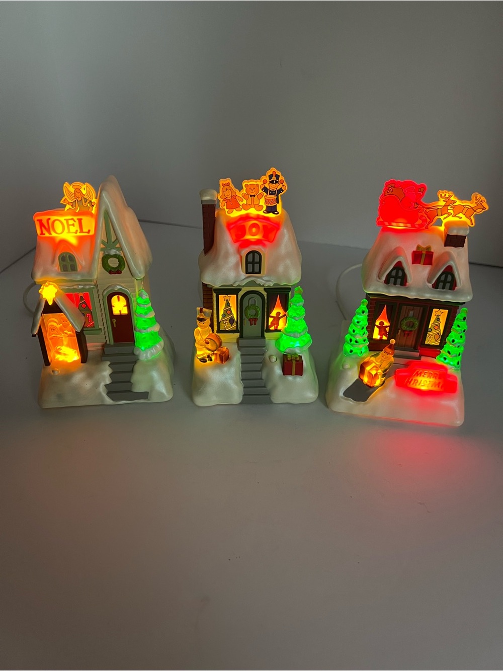 Hallmark 2009 Caroling Cottages Set 3 Lighted Musical Christmas Houses Vintage
